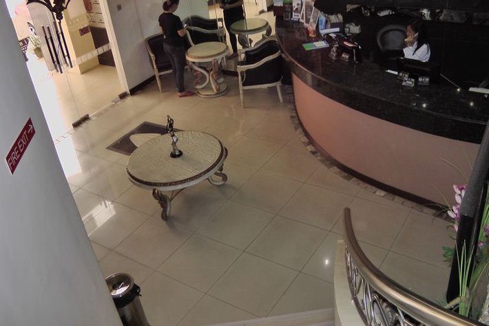 階段の途中から入口付近を撮りました。