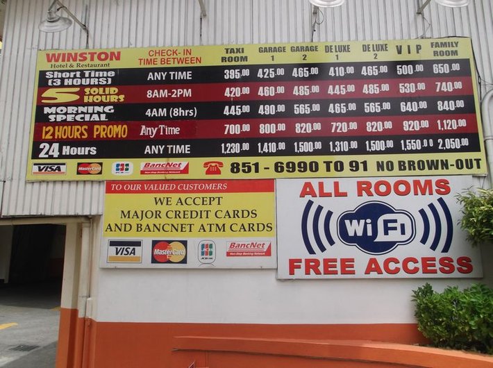 ５すたーのターミナルからエドサ通りの角に有るウィンストンＨ