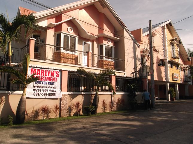 奥の建物です。