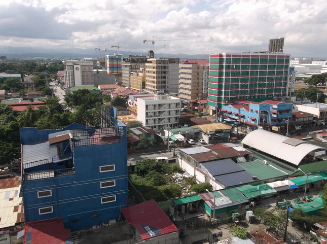 左下の青い建物はタイガーH