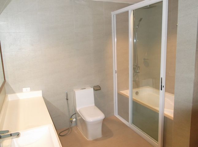 スイートには、バスタブが設置されていますが、ダブルシンクではありません。