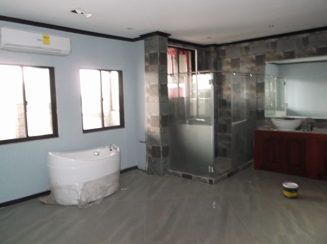 4階のペントハウス（ジャグジーは小さいです：1人用）