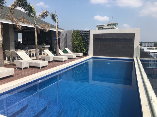 新館屋上のプールです