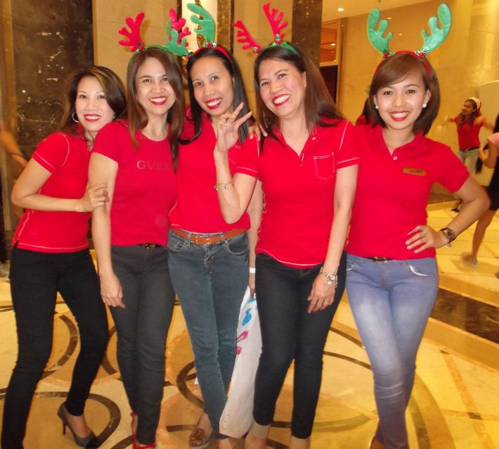 屋上のレストランと同じです。<br />自分は何時も屋上のレストランで景色を眺めながら食べていましたが、最高に気持ちが良かったです。